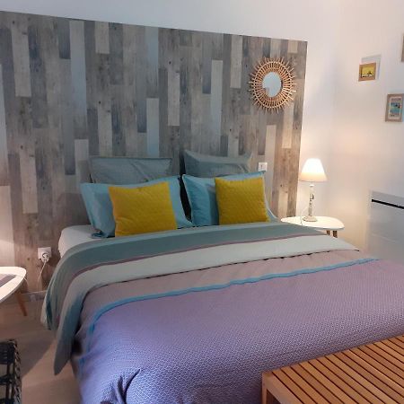 Bed and Breakfast Escale En Baie. Pontaubault Екстер'єр фото